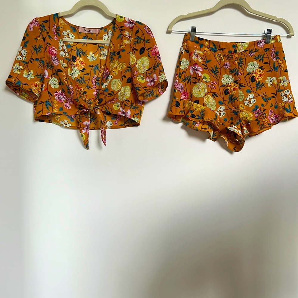 Midriff and ruffle shorts floral set